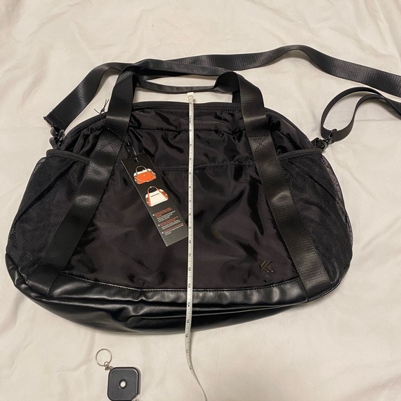 Brand New! KYODAN nylon & vinyl sport duffle w/strap. Great gym/overnight bag. - Picture 10 of 11
